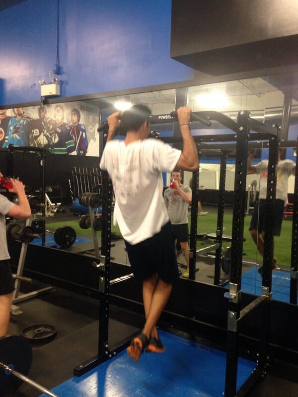 Pro4Sports's tweet image. Pro4 athlete @JeevenSidhu pumping out wide grip pull ups! #NoOffSeason