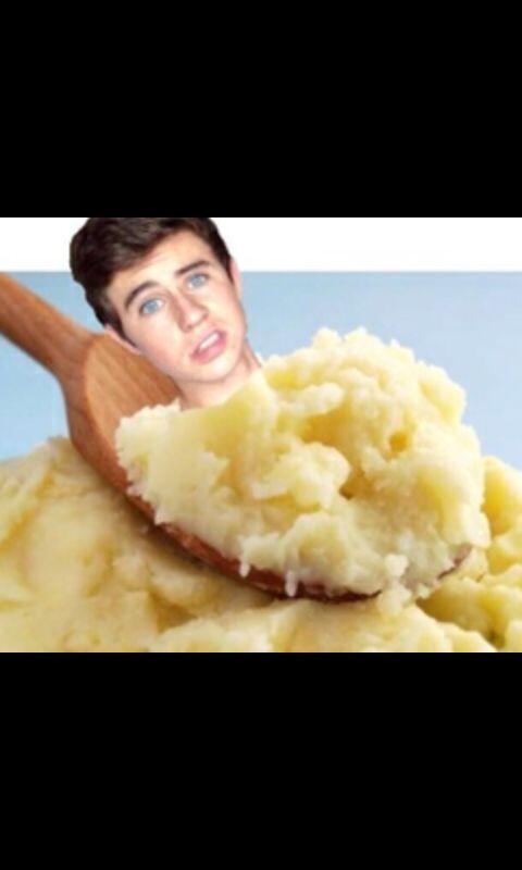 OnceUponANash's tweet photo. @Nashgrier still can't get over Nasg potatoes http://t.co/SYZaYWC1hw
