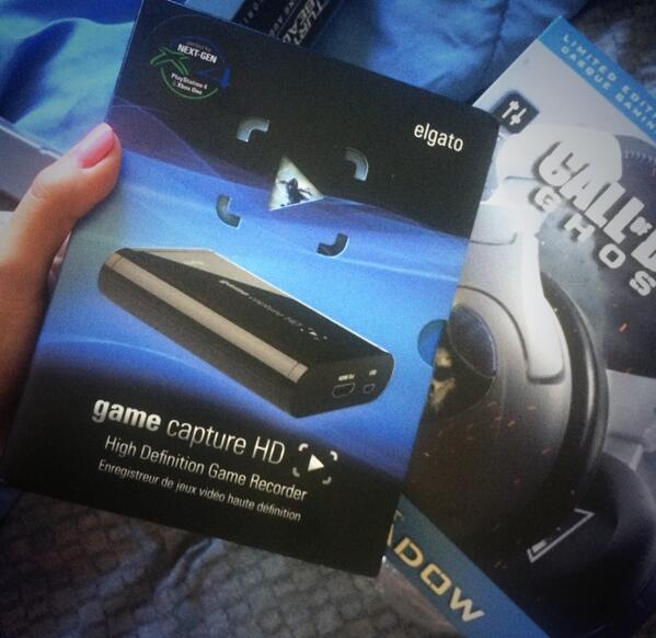 Ms_HeartAttack's tweet image. Setting up my new @elgatogaming at @Youtubable house since I'm living with him for the summer :) I LOVE my Elgato!!