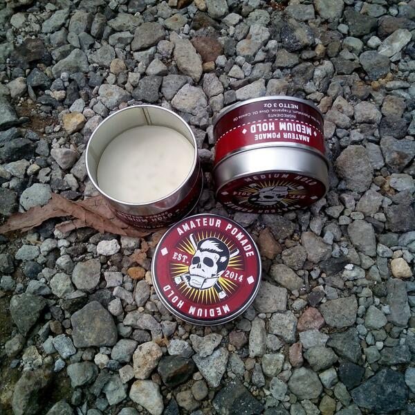 Mediun hold pomade with cola scent!