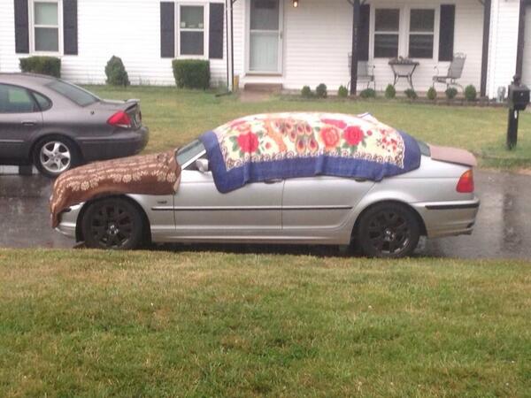 loknessie8u's tweet image. Who needs a garage when you have ornamental rugs? #russiansolutions #allHAILthemotherland