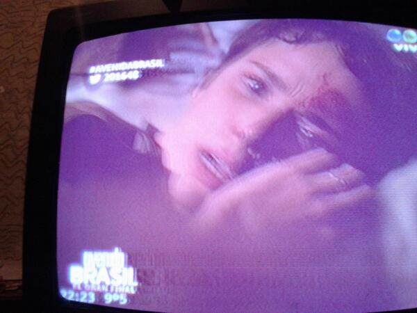 Iamveronicca's tweet photo. #AvenidaBrasil quien matooo a Max?????? http://t.co/dX3JYesQEy