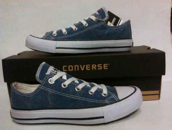Converse LOW ! Size 36-44. Price 180.000 idr. Get now, guys! :)~