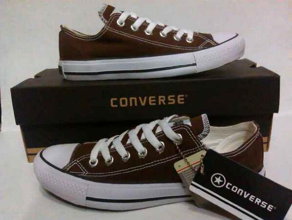 Converse LOW ! Size 36-44. Price 180.000 idr. Get now, guys! :)~