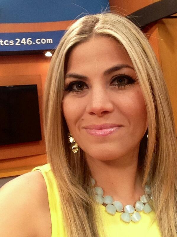kathyacarranza's tweet photo. Lista en @noticias4vision y tu? http://t.co/15ADc0Ykh7