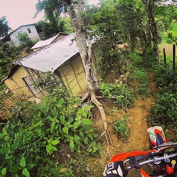 Gabriel_gar11's tweet photo. En #ruta #endureando @llenatdechiapas @RevistaChiapas1 @AlertaChiapas @I_LOVE_TGZ @isain CHULADA DE CASAS ! @fotomex http://t.co/Z0QxrY44Jc