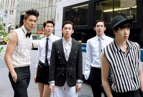 kangdaexyoon's tweet image. "@WinnerUpdates: Unseen #WINNER pic in NYC #WinnerUpdates http://t.co/rzyxFuRAPV"