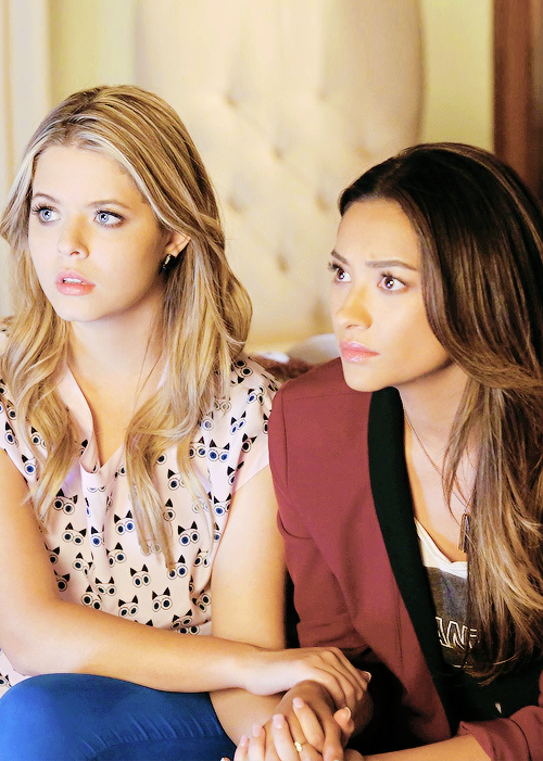 carola_hoo's tweet image. Emison is coming! #EverythingIsEmison #PLL100 💋