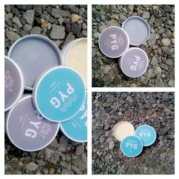 Pyg pomade our x @axelbarbershop 
-medium hold (stoberry kiwi scent)
-heavy hold (aloevera fresh)
Text 089664359557