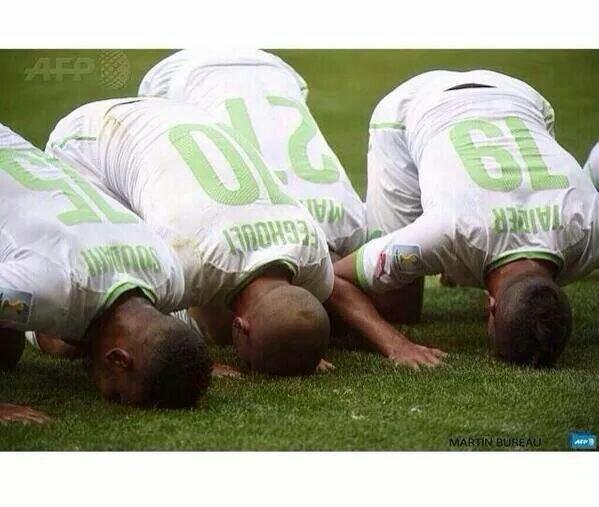BibaMimo's tweet photo. @Momen_Djabou le front bas la tete haute du fond du coeur merciiiii hakda ydirouha les hommes http://t.co/GbPZST7MiL