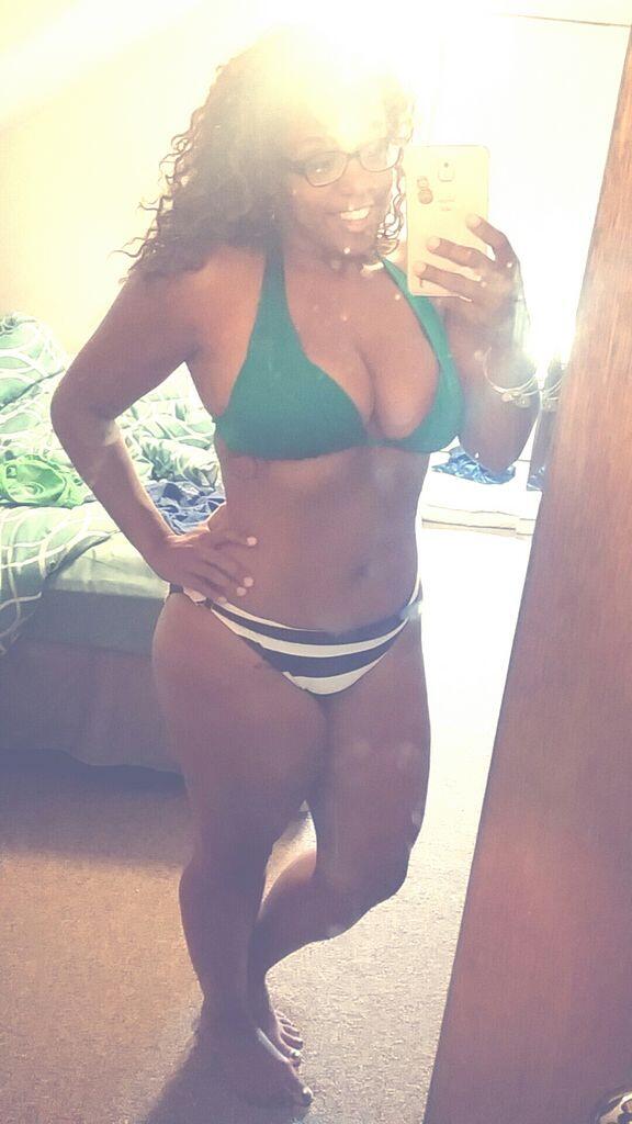 madisonameliab's tweet photo. No thigh gap, no problem.  👌 #curvyprobs @CurvyBitchProbs http://t.co/2K0GS8kJkA