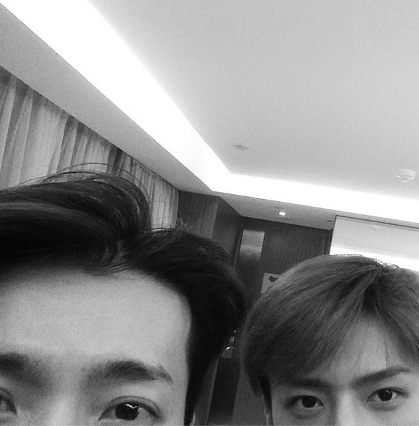 Super Junior Donghae And EXO Sehun Take A Selfie Together – From 140701 |