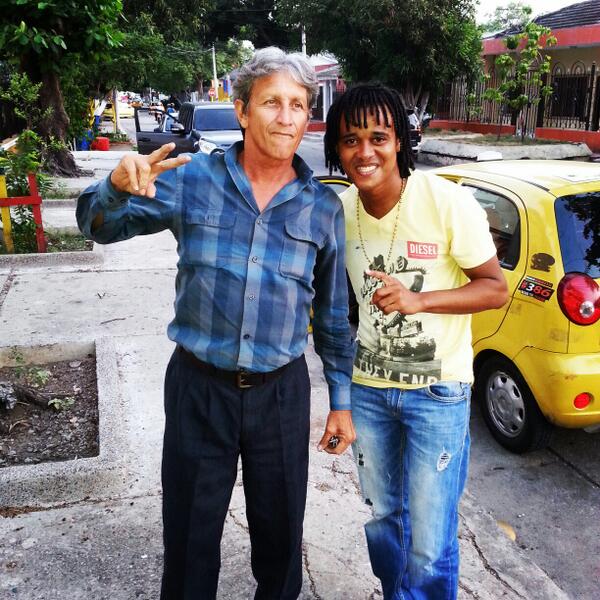 Blachodrums1's tweet photo. Los doble exacto de Pekerman y Cuadro jejeje talento Barranquillero.@Mario_Yepes3 http://t.co/nbP9Vz1xnZ