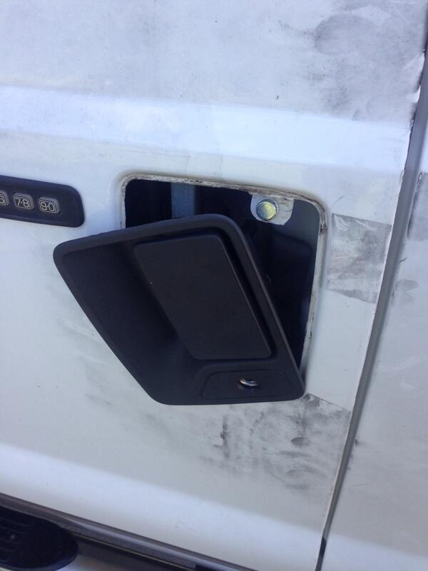 David_GHEC's tweet image. Dear @Ford I always defend u but this is the worst design ever #shouldievenfixit goodbye #nexus7 &amp;amp; #flukemeter