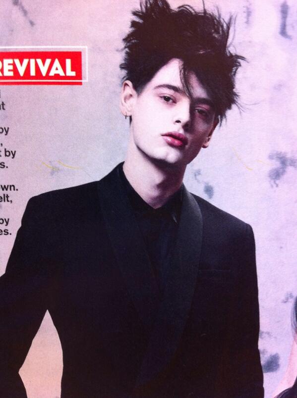 PowJauw's tweet photo. @bertieglbrt I found ur goth twin! http://t.co/8tuzvYY1yZ