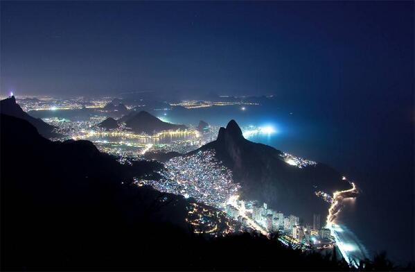 rybotics's tweet photo. Rio de Janeiro, Brazil at night http://t.co/uUtRdZ4Ria