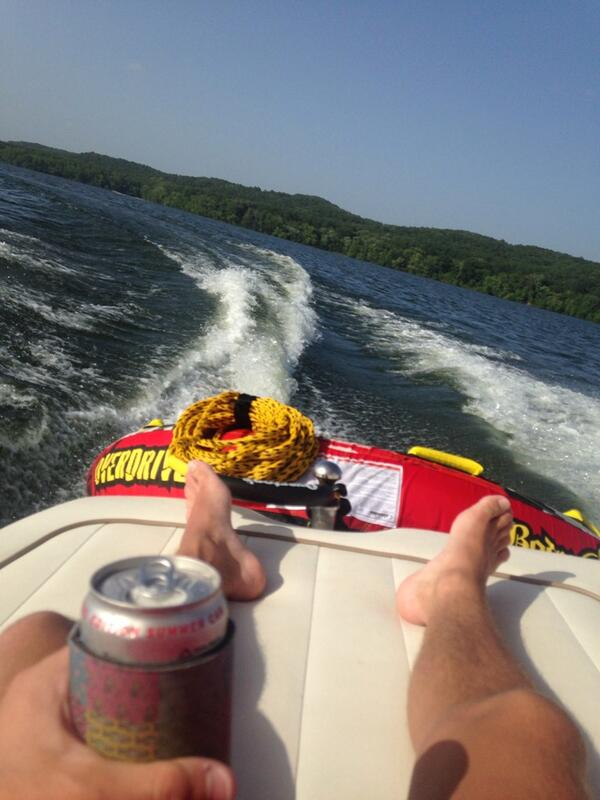BleedBlue33's tweet photo. Don't think we could have had a better Monday on the lake. Off to grill some burgers. http://t.co/PTAosxKyBz