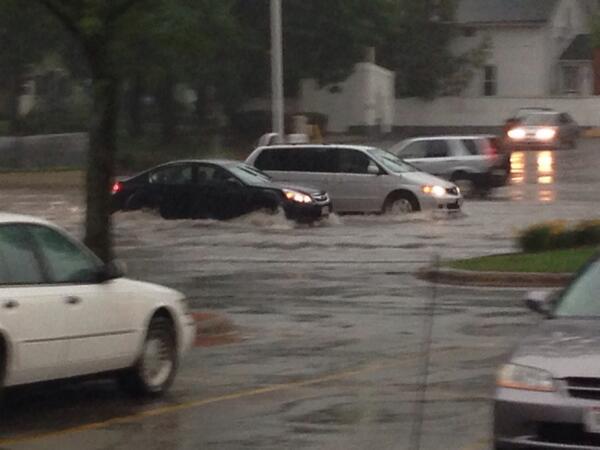 In Madison, WI RT <a href="/BrettHulseyWI/">Brett Hulsey</a>: Street #flooding is bad along University Ave. in Madison. Avoid it if you can.
