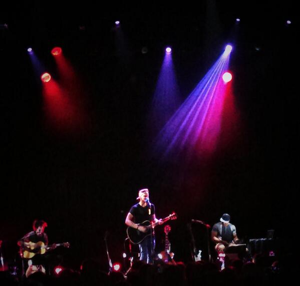eleanorlois_'s tweet image. THANK YOU @CodySimpson FOR ONE OF THE MOST AMAZING NIGHTS EVER, IT WAS AN INCREDIBLE SHOW🎉