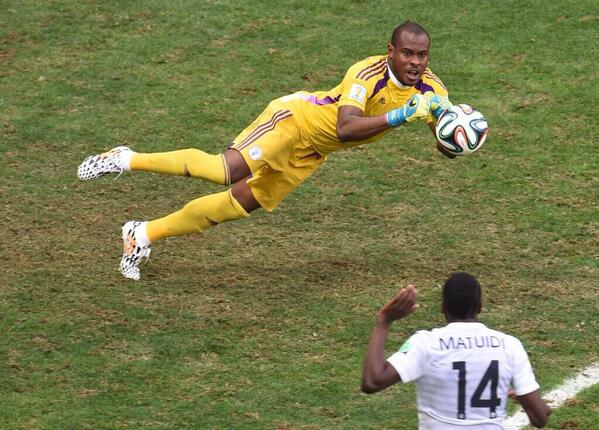 ActuFoot_'s tweet photo. Ces gardiens vont nous manquer dans ce Mondial... #Ochoa #Enyeama #Bravo #MBohli http://t.co/dSWDpixbHK