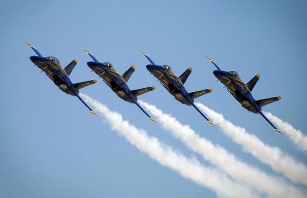 FroniterLyn's tweet photo. "@CoolestPlanes: The Blue Angels (US Navy's flight demonstration squadron) in their F/A-18's http://t.co/XguJN3MKn2"🗽🗽🗽 I'm so proud😍"