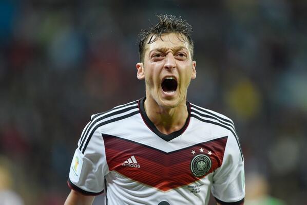 M10's tweet photo. quarterfinals! 😃 #GER #allin or nothing #DFBTeam http://t.co/1Scm7Eh87p