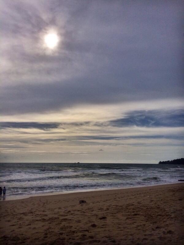 Pee_Robi's tweet photo. Phuket beach life. http://t.co/HJqANeiuBC