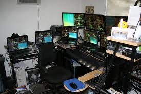 GamingSetupPics's tweet image. All the monitors and Laptops :o