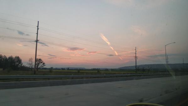 SaraSanchezNews's tweet image. A Billings sunset tonight (I love pink!) - with cumulus fractus & a contrail. #cloudgeek #mtwx