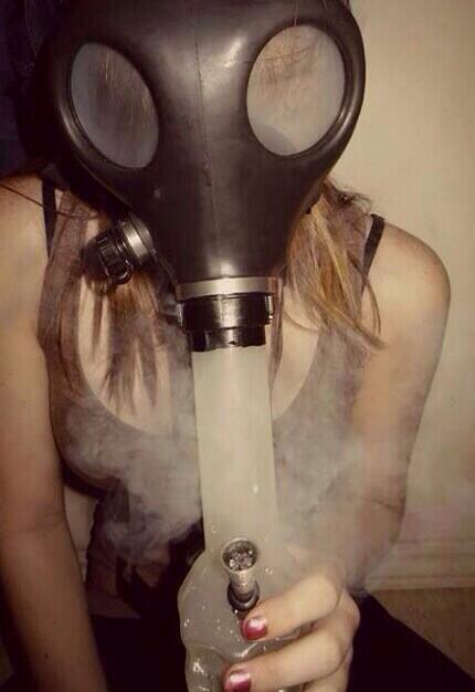 whileurstoned tweet picture