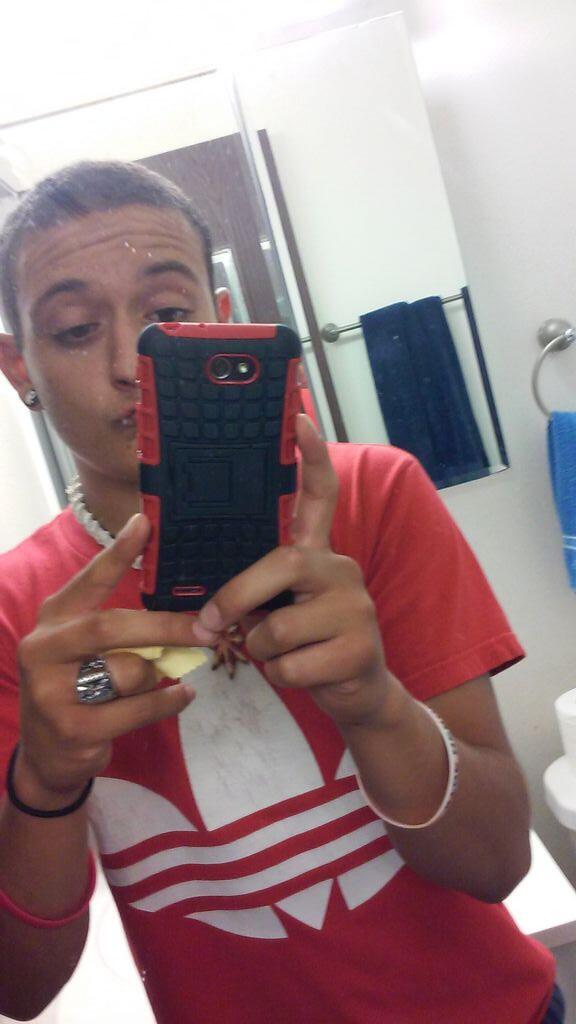 lilbean31678's tweet image. Love my new case 😀 #RedandBlack #AllDay #ArmorCase