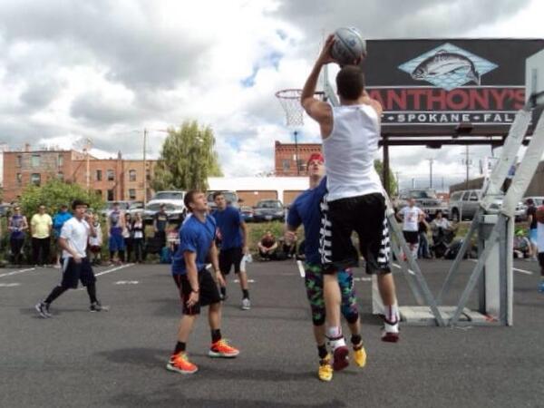 CodyMinahan's tweet image. Balling at hoopfest guys got playing dirty had to put them down. #balling🏀 #stepbackjumper #sitdownboy #hoopfest2014
