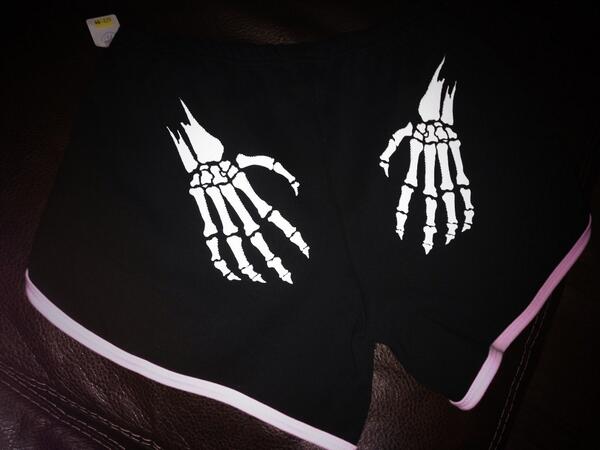 cherrydollmegan's tweet image. Oooooo &amp;amp; the cutest shorts 💀 lol #rollerbones