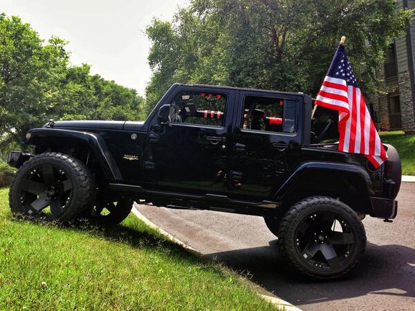 SydneyPeek's tweet photo. What me &amp; @LindyP1 do in our spare time. #MericaMonday 🇺🇸🇺🇸🇺🇸🇺🇸 @RideThemHigh  @SexyJeeps @Jeep_Porn http://t.co/pxMOJzI4A4