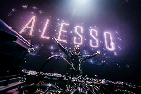 EDMWorld_'s tweet photo. A       E       S 
     L       S       O

#RT http://t.co/WR8TjIeoL1