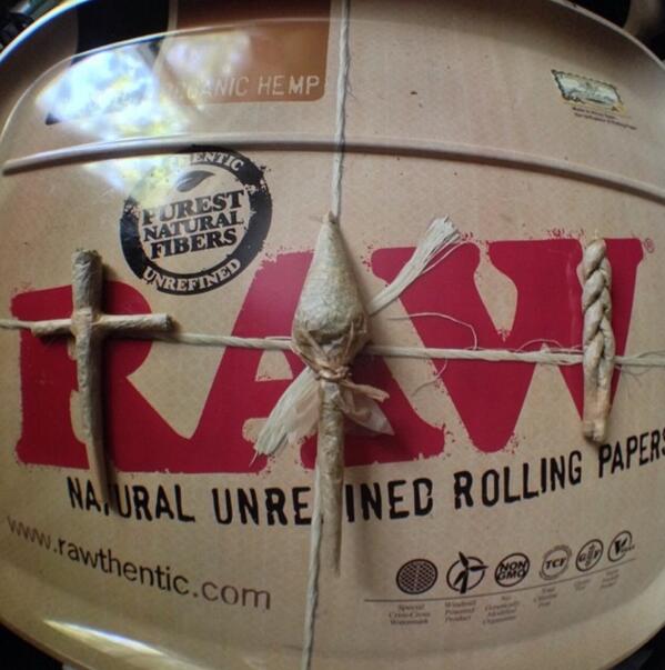 RAWLIFE247's tweet photo. Sometimes you gotta change it up a bit!!
#rawlife #rawdwhiteandblue #rollpapertricks #crossraw #tulipraw http://t.co/VyHeNRSYwl
