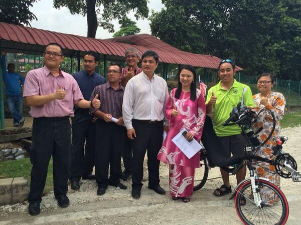 hannahyeoh's tweet photo. This RM519K project will be completed on 31 Aug. Bicycle lane is 2.4km long x 2.4m wide. http://t.co/RxiDXBEnOS
