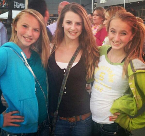 Natthecat24's tweet photo. Hbd @OliviaSwyers I like you more than your sister😛 we've had some great times and I love you lots😘 http://t.co/pd75A4d7rA