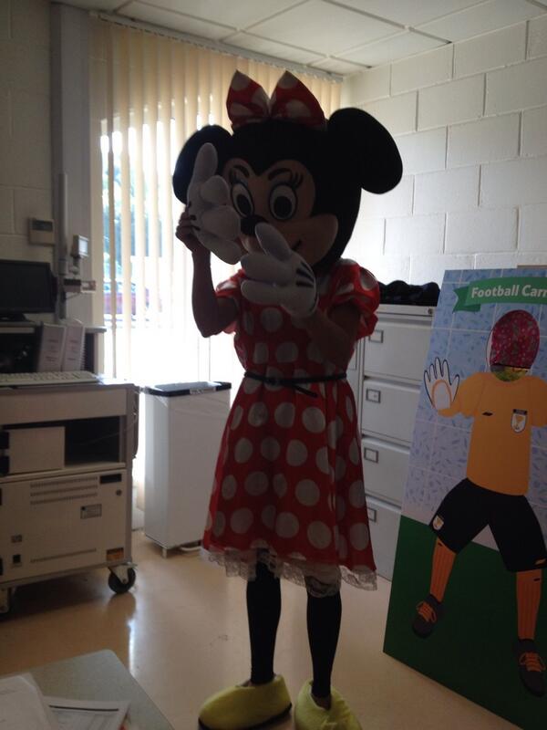 Sarah doing her bit for Valleys kids!@SarahMain2901 <a href="/rhysdavies888/">Rhys Davies</a> <a href="/johnsy_76/">Paul Johns</a> <a href="/LouiseKerr91/">Louise</a>