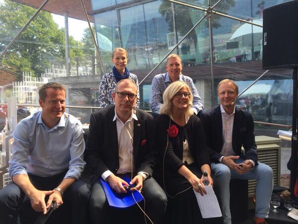 KajsaFrisell's tweet photo. En glad panel väntar på att få prata #bredband @IToTelekom @Ygeman @eliza_se @Philipsson365 i #almedalen http://t.co/RjLNs9bJmF