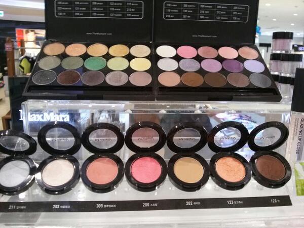 #롯데백화점 잠실점 스와마송에서 만난 너무 예쁜 머스테브 #아이섀도우 들 ... #화장품 정말 좋아하는 트윗지기는 한동안 이곳에서 벗어나지 못했습니다 ...