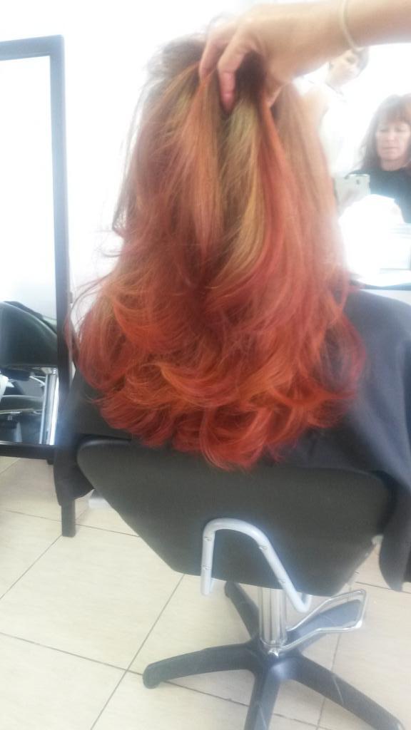 BooSalon tweet picture