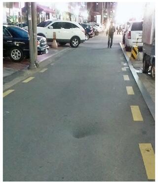 hanitweet's tweet photo. 박원순 서울시장이 '싱크홀' 사태가 우려되는 서울 송파구 석촌호수 주변 현장을 찾아 "타워(제2롯데월드) 공사와의 연관성에 대해 검토할 것"이라고 말했습니다. http://t.co/XquBImHGDL http://t.co/enokf0v5mg