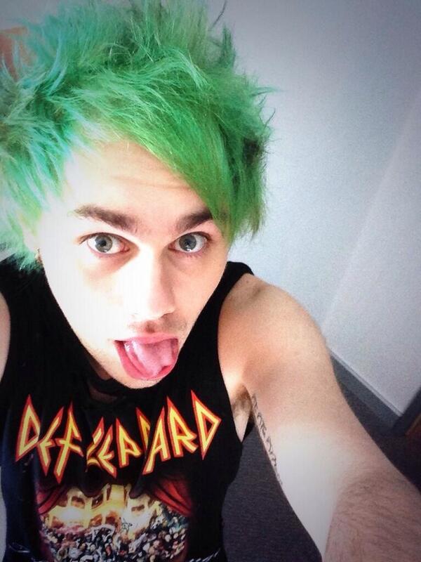 strcddling's tweet image. Daddy. 😍