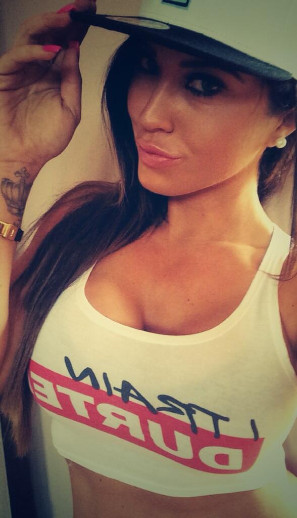 JacquiRyland's tweet photo. @DurteeApparel thanks for my crop guys ❤️❤️❤️ everyone go follow them 😘 http://t.co/Vy97K1szls