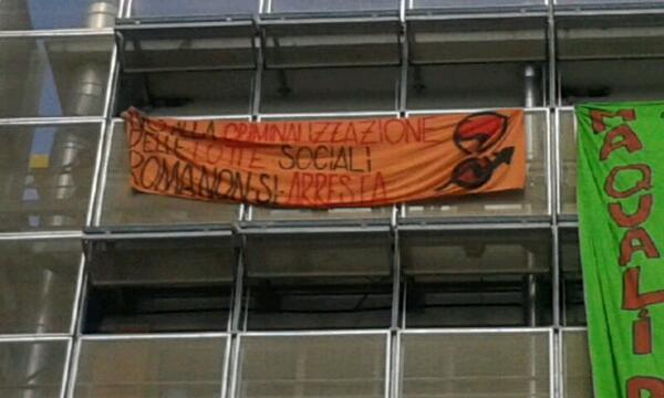 indipendentieu's tweet image. #1L #Roma gli spazi sociali occupano l'assessorato al patrimonio #vantiamocrediti @FirstLinePress @progettoDegage