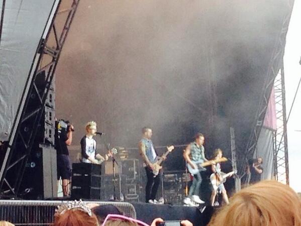 BobCatKitty's tweet photo. Weston Super Mare I saw McBustard❤️ http://t.co/zv3VYJCGPb