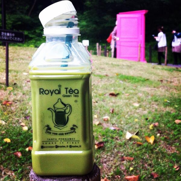 royaltea_ID's tweet photo. Matcha milk tea untuk berbuka puasa :) hmm yummyy🍵🍶😊. Available at @AyamPenyetMargo http://t.co/gU4k8MfCVG