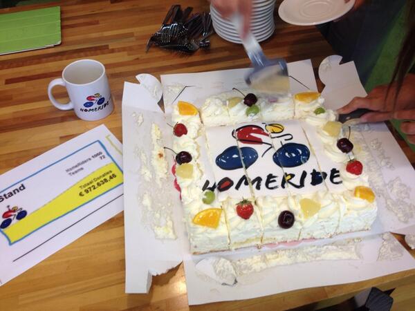 Kinderfonds's tweet photo. Tijd voor taart hier op kantoor in Amersfoort, want successen moet je vieren!! #HomeRide http://t.co/zXLoi34O2v