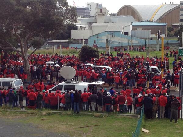 marxistben's tweet image. Hundreds of @Numsahq  members  at Keizersgracht in Cape Town on the first day of the #engineeringstrike AG http://t.co/U37leCR4XT&quot;